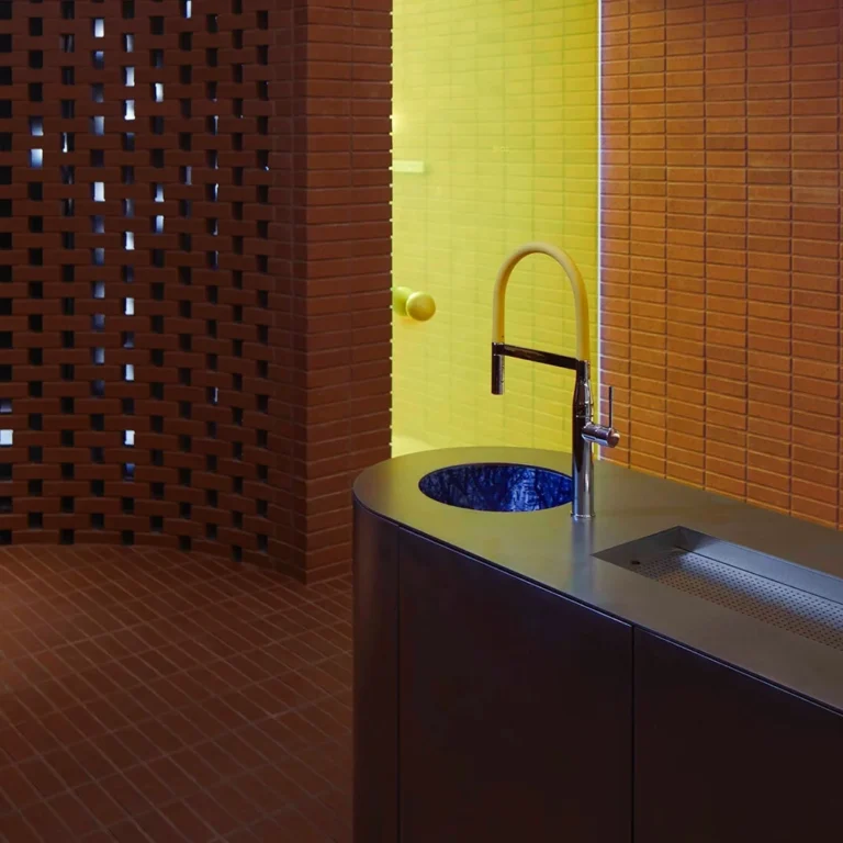 Roly Poly Coat, Seoul – a food café for younger audience